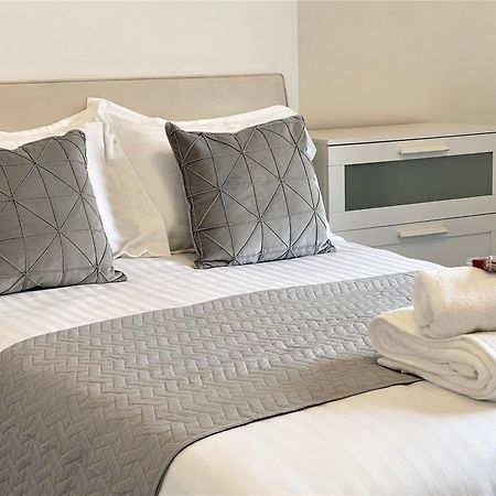 Robinhuts - 3 Bed Accommodation -Perfect For Contractors, Families & Students Кингстон-апон-Халл Экстерьер фото