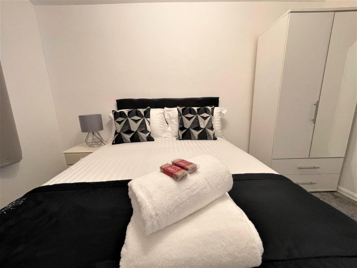 Robinhuts - 3 Bed Accommodation -Perfect For Contractors, Families & Students Кингстон-апон-Халл Экстерьер фото