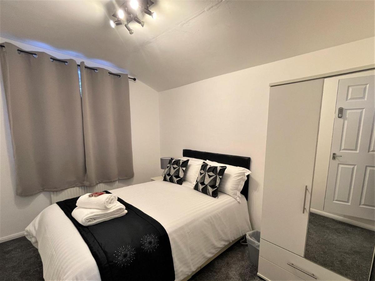 Robinhuts - 3 Bed Accommodation -Perfect For Contractors, Families & Students Кингстон-апон-Халл Экстерьер фото