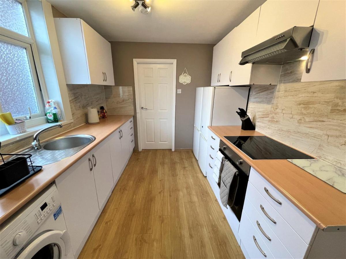 Robinhuts - 3 Bed Accommodation -Perfect For Contractors, Families & Students Кингстон-апон-Халл Экстерьер фото