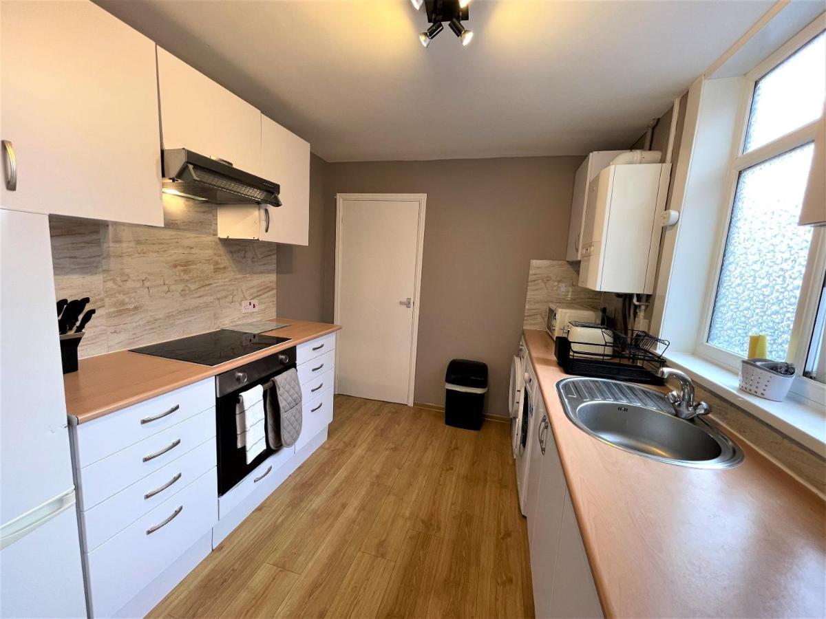 Robinhuts - 3 Bed Accommodation -Perfect For Contractors, Families & Students Кингстон-апон-Халл Экстерьер фото